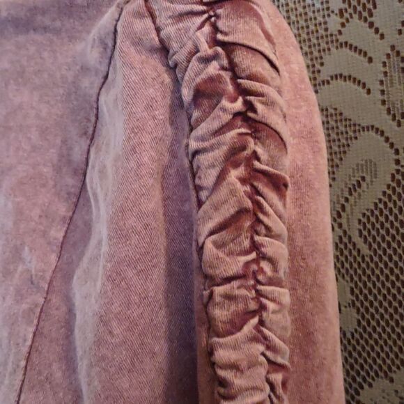 She+Sky raspberry brushed ruched bell sleeve size S top - Picture 5 of 9